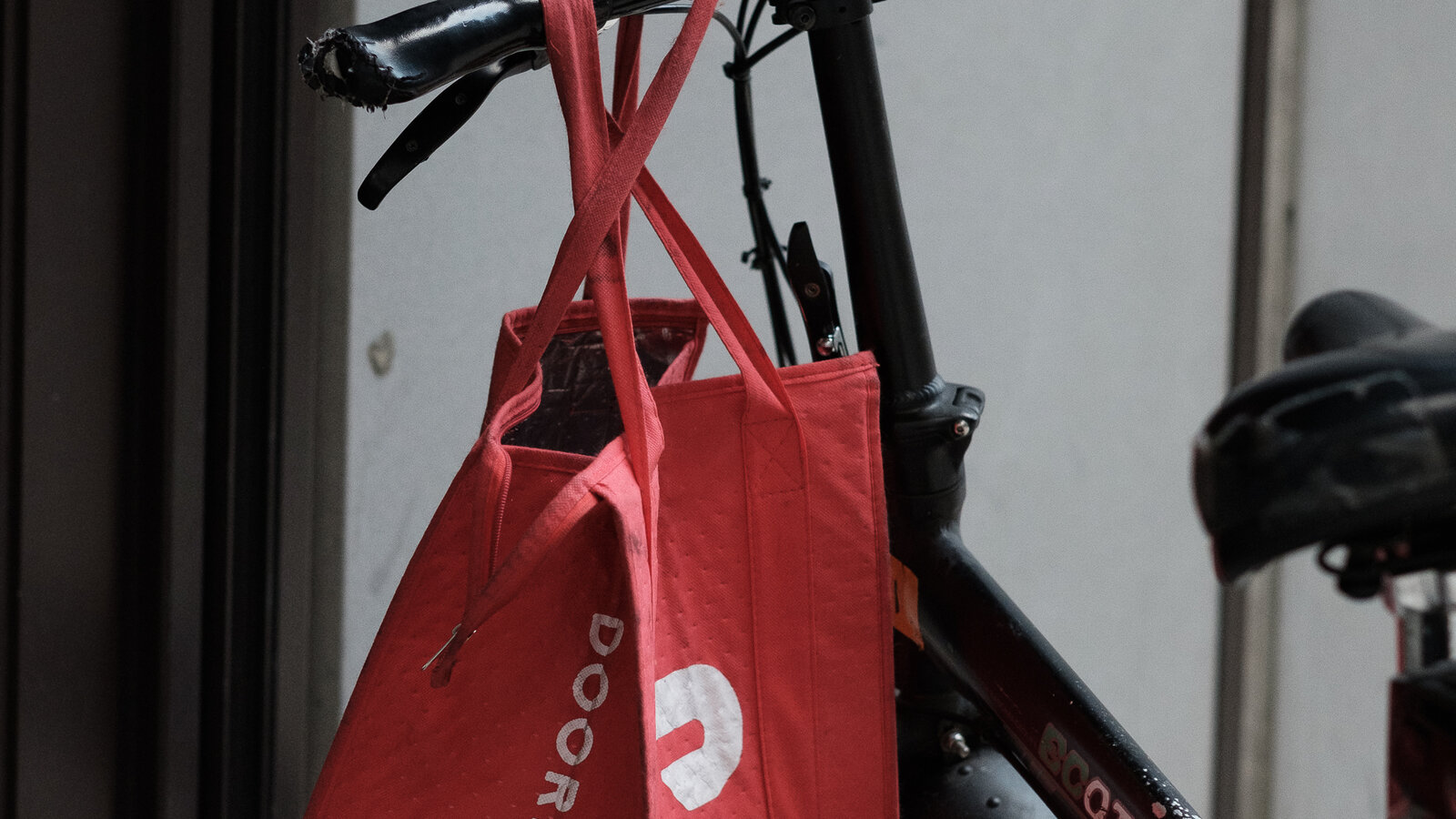 Food Safety in Gig Delivery: Regulatory Gaps and Standards - visual representation